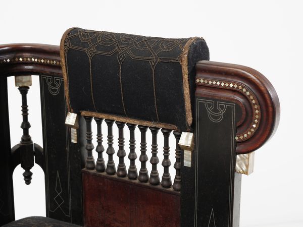 QUARTI EUGENIO (1867 - 1929) : Poltroncina angolare Neo-Orientalista  - Asta Asta 523 | DESIGN E ARTI DECORATIVE DEL NOVECENTO Tradizionale - Associazione Nazionale - Case d'Asta italiane