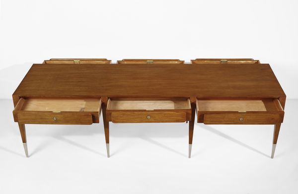 PONTI GIO (1891 - 1979) : Grande tavolo a sei cassetti, esecuzione Giordano Chiesa, Italia  - Asta Asta 523 | DESIGN E ARTI DECORATIVE DEL NOVECENTO Tradizionale - Associazione Nazionale - Case d'Asta italiane