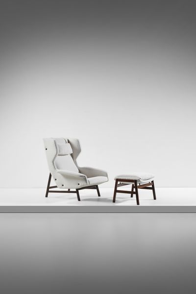 FRATTINI GIANFRANCO (1926 - 2004) : Poltrona mod. 977 con poggiapiedi per Cassina, Meda  - Asta Asta 523 | DESIGN E ARTI DECORATIVE DEL NOVECENTO Tradizionale - Associazione Nazionale - Case d'Asta italiane