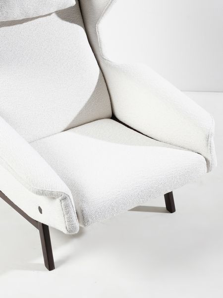 FRATTINI GIANFRANCO (1926 - 2004) : Poltrona mod. 977 con poggiapiedi per Cassina, Meda  - Asta Asta 523 | DESIGN E ARTI DECORATIVE DEL NOVECENTO Tradizionale - Associazione Nazionale - Case d'Asta italiane