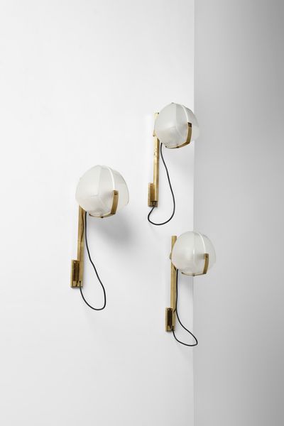 MAGISTRETTI VICO (1920 - 2006) : Tre lampade da parete mod. Omicron per Artemide, Milano  - Asta Asta 523 | DESIGN E ARTI DECORATIVE DEL NOVECENTO Tradizionale - Associazione Nazionale - Case d'Asta italiane