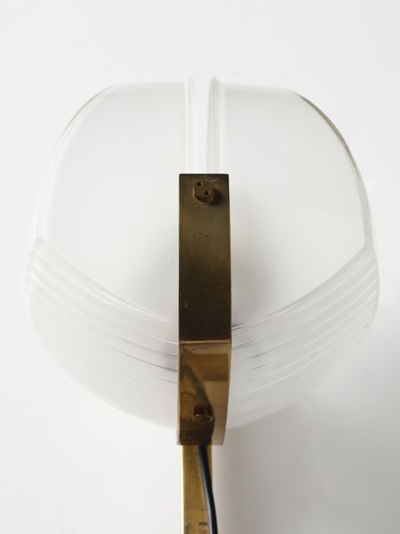 MAGISTRETTI VICO (1920 - 2006) : Tre lampade da parete mod. Omicron per Artemide, Milano  - Asta Asta 523 | DESIGN E ARTI DECORATIVE DEL NOVECENTO Tradizionale - Associazione Nazionale - Case d'Asta italiane