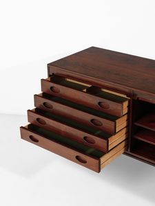 FRATTINI GIANFRANCO (1926 - 2004) : Credenza mod. 501/3 con scomparti a serrande scorrevoli per Bernini, Ceriano Laghetto  - Asta Asta 523 | DESIGN E ARTI DECORATIVE DEL NOVECENTO Tradizionale - Associazione Nazionale - Case d'Asta italiane