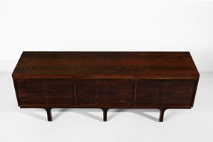 FRATTINI GIANFRANCO (1926 - 2004) : Credenza mod. 501/3 con scomparti a serrande scorrevoli per Bernini, Ceriano Laghetto  - Asta Asta 523 | DESIGN E ARTI DECORATIVE DEL NOVECENTO Tradizionale - Associazione Nazionale - Case d'Asta italiane