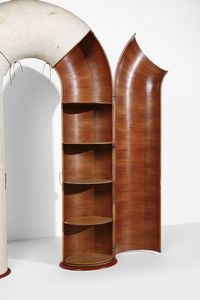 AUTORE IGNOTO : Grande mobile contenitore ad arco  - Asta Asta 523 | DESIGN E ARTI DECORATIVE DEL NOVECENTO Tradizionale - Associazione Nazionale - Case d'Asta italiane