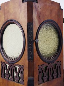 QUARTI EUGENIO (1867 - 1929) : Credenza a colonna Neo-Orientalista con piani a giorno e vetrinetta  - Asta Asta 523 | DESIGN E ARTI DECORATIVE DEL NOVECENTO Tradizionale - Associazione Nazionale - Case d'Asta italiane