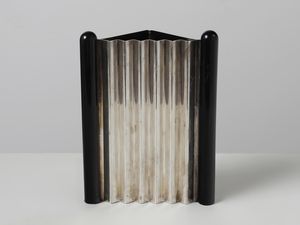 SUPERSTUDIO : Tre vasi della serie Programma D per Argenterie Ricci, Italia  - Asta Asta 523 | DESIGN E ARTI DECORATIVE DEL NOVECENTO Tradizionale - Associazione Nazionale - Case d'Asta italiane