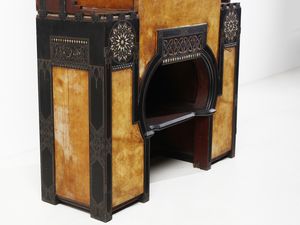 QUARTI EUGENIO (1867 - 1929) : Credenza Neo-Orientalista a due corpi con quattro stipi laterali, parte centrale con vani a giorno, vano a ribalta celante scrittoio e vetrinetta  - Asta Asta 523 | DESIGN E ARTI DECORATIVE DEL NOVECENTO Tradizionale - Associazione Nazionale - Case d'Asta italiane