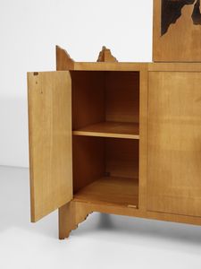 LA PIETRA UGO (n. 1938) : Credenza bassa della serie Breccia, esecuzione F.lli Lanza, Cerea (VR)  - Asta Asta 523 | DESIGN E ARTI DECORATIVE DEL NOVECENTO Tradizionale - Associazione Nazionale - Case d'Asta italiane