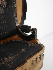 QUARTI EUGENIO (1867 - 1929) : Divanetto Neo-Orientalista con grande testata circolare con specchio  - Asta Asta 523 | DESIGN E ARTI DECORATIVE DEL NOVECENTO Tradizionale - Associazione Nazionale - Case d'Asta italiane