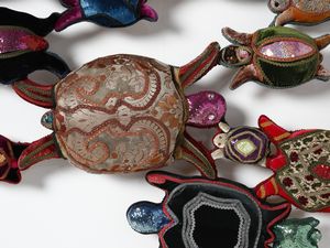 TOLOMEO CARLA (n. 1945) : Turtles on the wall Scultura da parete  - Asta Asta 523 | DESIGN E ARTI DECORATIVE DEL NOVECENTO Tradizionale - Associazione Nazionale - Case d'Asta italiane