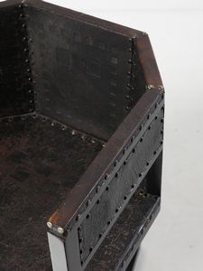 HOFFMANN JOSEF (1870 - 1956) : Poltroncina a pozzetto poligonale  - Asta Asta 523 | DESIGN E ARTI DECORATIVE DEL NOVECENTO Tradizionale - Associazione Nazionale - Case d'Asta italiane