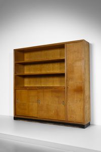 PONTI GIO (1891 - 1979) : Grande mobile da incasso con parte attrezzata con stipo a colonna e parte attrezzata con stipo a doppia anta scorrevole, due pianetti estraibili e tre ripiani a giorno  - Asta Asta 523 | DESIGN E ARTI DECORATIVE DEL NOVECENTO Tradizionale - Associazione Nazionale - Case d'Asta italiane
