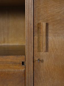 PONTI GIO (1891 - 1979) : Grande mobile da incasso con parte attrezzata con stipo a colonna e parte attrezzata con stipo a doppia anta scorrevole, due pianetti estraibili e tre ripiani a giorno  - Asta Asta 523 | DESIGN E ARTI DECORATIVE DEL NOVECENTO Tradizionale - Associazione Nazionale - Case d'Asta italiane