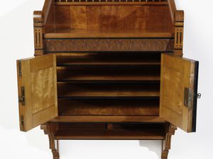 ISSEL ALBERTO (1848 - 1926) : attribuito. Piccolo stipo pensile con fronti decorati con mezzi busti di Mozart, Beethoven, Rossini e Mendelssohn  - Asta Asta 523 | DESIGN E ARTI DECORATIVE DEL NOVECENTO Tradizionale - Associazione Nazionale - Case d'Asta italiane