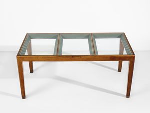 BORSANI OSVALDO (1911 - 1985) : Tavolo con piano tripartito a doppia cassa decorato da modanature, esecuzione Arredamenti Borsani Varedo  - Asta Asta 523 | DESIGN E ARTI DECORATIVE DEL NOVECENTO Tradizionale - Associazione Nazionale - Case d'Asta italiane