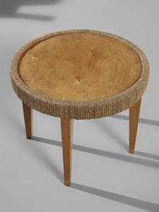 ROMANO AUGUSTO : attribuito. Salotto composto da un divano, due poltrone, un tavolino e due sgabelli  - Asta Asta 523 | DESIGN E ARTI DECORATIVE DEL NOVECENTO Tradizionale - Associazione Nazionale - Case d'Asta italiane