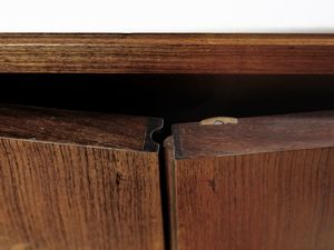 BUFFA PAOLO (1903 - 1970) : Credenza a due ante con fronti intarsiati con motivi naturalistici, esecuzione Serafino Arrighi, Cant  - Asta Asta 523 | DESIGN E ARTI DECORATIVE DEL NOVECENTO Tradizionale - Associazione Nazionale - Case d'Asta italiane