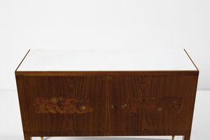 BUFFA PAOLO (1903 - 1970) : Credenza a due ante con fronti intarsiati con motivi naturalistici, esecuzione Serafino Arrighi, Cant  - Asta Asta 523 | DESIGN E ARTI DECORATIVE DEL NOVECENTO Tradizionale - Associazione Nazionale - Case d'Asta italiane