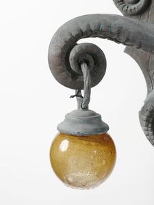 MAINE ANGELO CAMILLO (1892 - 1969) : attribuito. Grande lampada da parete a due luci raffigurante un polpo  - Asta Asta 523 | DESIGN E ARTI DECORATIVE DEL NOVECENTO Tradizionale - Associazione Nazionale - Case d'Asta italiane