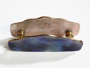 DE POLI PAOLO (1905 - 1996) : Coppia di maniglioni mod. 1360/2 per VIS, Padova  - Asta Asta 523 | DESIGN E ARTI DECORATIVE DEL NOVECENTO Tradizionale - Associazione Nazionale - Case d'Asta italiane