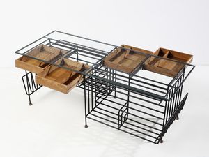 FERRABINI GIOVANNI (1909 - 1969) : Grande scrivania da centro con quattro cassetti, piani di appoggio e vani portariviste  - Asta Asta 523 | DESIGN E ARTI DECORATIVE DEL NOVECENTO Tradizionale - Associazione Nazionale - Case d'Asta italiane