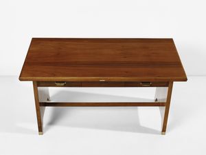 PONTI GIO (1891 - 1979) : Scrivania da centro a due cassetti sottopiano, esecuzione Cooperativa Falegnami Reggio Emilia, Italia  - Asta Asta 523 | DESIGN E ARTI DECORATIVE DEL NOVECENTO Tradizionale - Associazione Nazionale - Case d'Asta italiane