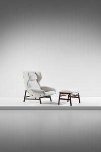 FRATTINI GIANFRANCO (1926 - 2004) - Poltrona mod. 977 con poggiapiedi per Cassina, Meda