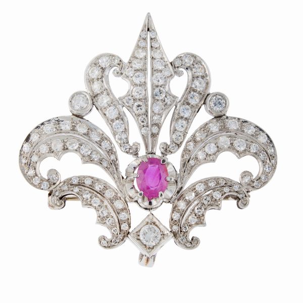 Antica spilla in oro bianco 18kt con rubino e diamanti  - Asta Gioielli e Orologi - Associazione Nazionale - Case d'Asta italiane
