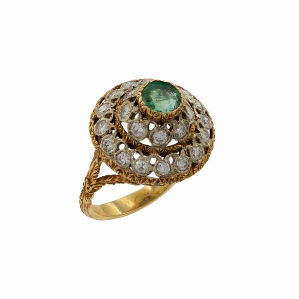 Anello in oro giallo 18kt smeraldo e diamanti  - Asta Gioielli e Orologi - Associazione Nazionale - Case d'Asta italiane