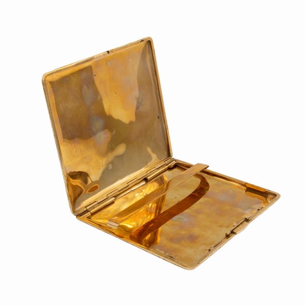 Trousse portasigarette in oro giallo martellato 18kt  - Asta Gioielli e Orologi - Associazione Nazionale - Case d'Asta italiane