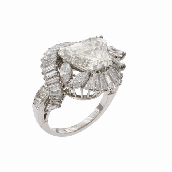 Anello in oro bianco 18kt con diamante naturale ct 4,38  - Asta Gioielli e Orologi - Associazione Nazionale - Case d'Asta italiane