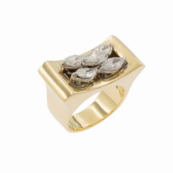 Anello a ponte in oro giallo 18kt e cinque diamanti  - Asta Gioielli e Orologi - Associazione Nazionale - Case d'Asta italiane