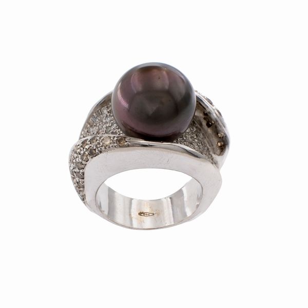 Anello in oro bianco 18kt perla Tahiti e diamanti  - Asta Gioielli e Orologi - Associazione Nazionale - Case d'Asta italiane