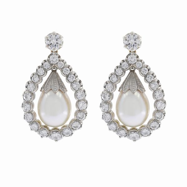 Orecchini pendenti in oro a due colori 18kt e diamanti  - Asta Gioielli e Orologi - Associazione Nazionale - Case d'Asta italiane