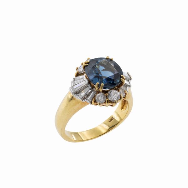 Anello in oro giallo 18kt con zaffiro naturale e diamanti  - Asta Gioielli e Orologi - Associazione Nazionale - Case d'Asta italiane