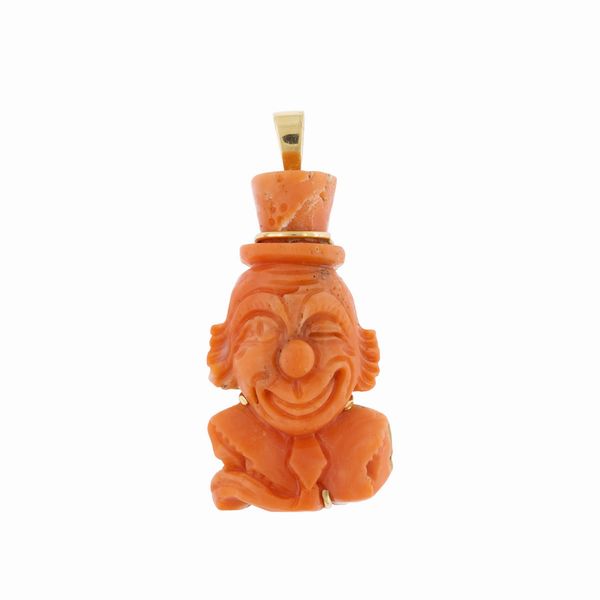 Spilla pendente in corallo raffigurante pagliaccio  - Asta Gioielli e Orologi - Associazione Nazionale - Case d'Asta italiane
