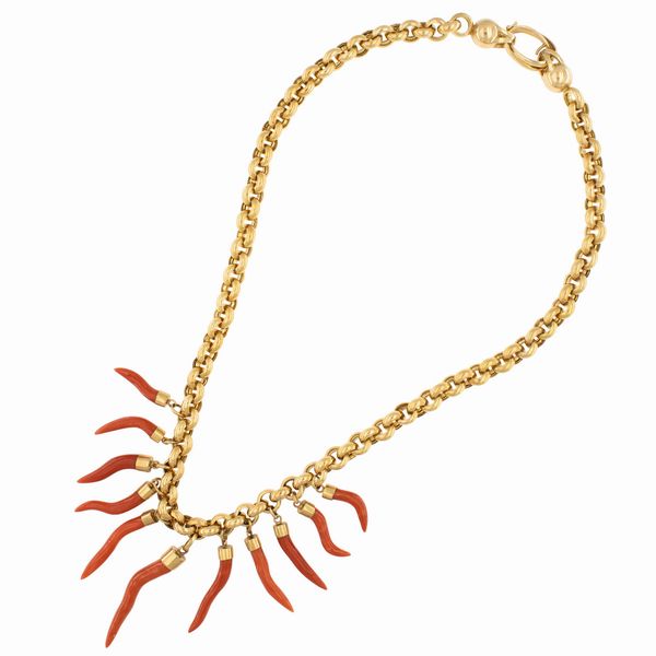 Collana in oro giallo 18kt con undici cornetti in corallo  - Asta Gioielli e Orologi - Associazione Nazionale - Case d'Asta italiane