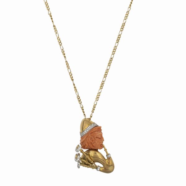 Lunga collana con spilla pendente raffigurante suonatore di cornamusa  - Asta Gioielli e Orologi - Associazione Nazionale - Case d'Asta italiane