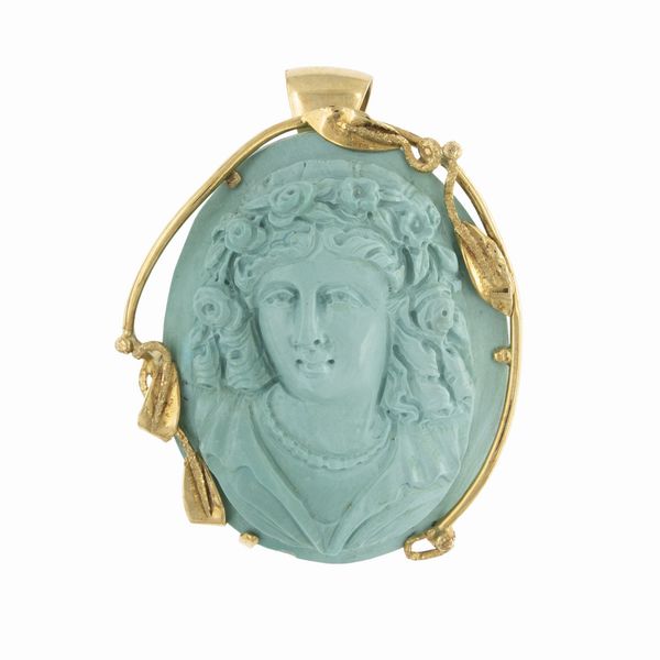 Spilla pendente in oro giallo 18kt e cammeo in turchese naturale  - Asta Gioielli e Orologi - Associazione Nazionale - Case d'Asta italiane
