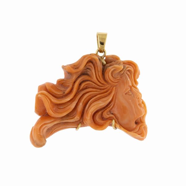 Pendente  in corallo raffigurante figura femminile  - Asta Gioielli e Orologi - Associazione Nazionale - Case d'Asta italiane