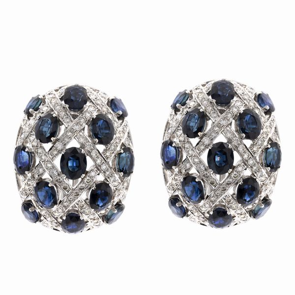 Orecchini a lobo in oro bianco 18kt zaffiri e diamanti  - Asta Gioielli e Orologi - Associazione Nazionale - Case d'Asta italiane