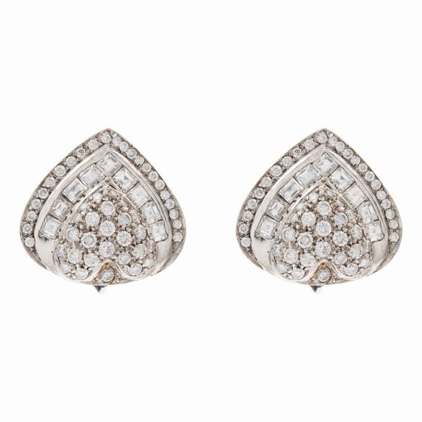 Orecchini a lobo in oro bianco 18kt e diamanti  - Asta Gioielli e Orologi - Associazione Nazionale - Case d'Asta italiane