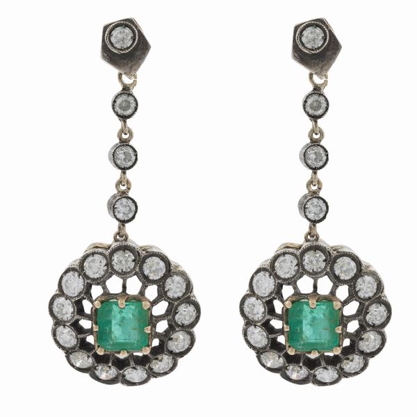 Antichi orecchini in oro argento smeraldi e diamanti  - Asta Gioielli e Orologi - Associazione Nazionale - Case d'Asta italiane