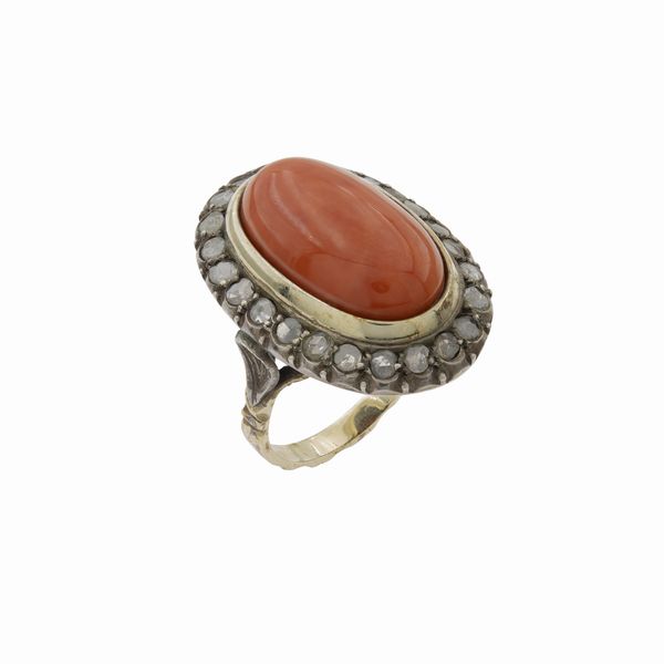 Antico anello in oro giallo argento corallo e rose di diamante  - Asta Gioielli e Orologi - Associazione Nazionale - Case d'Asta italiane