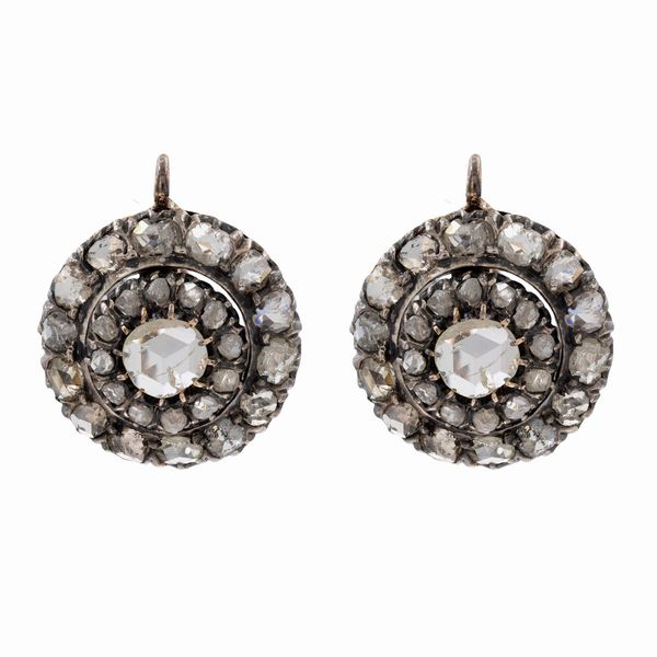 Antichi orecchini a monachina in oro argento e rose di diamante  - Asta Gioielli e Orologi - Associazione Nazionale - Case d'Asta italiane