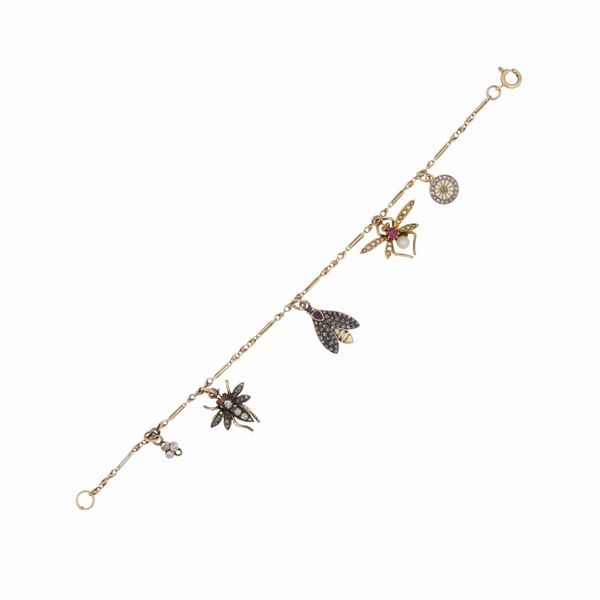 Antico bracciale charms in oro giallo 18kt  - Asta Gioielli e Orologi - Associazione Nazionale - Case d'Asta italiane
