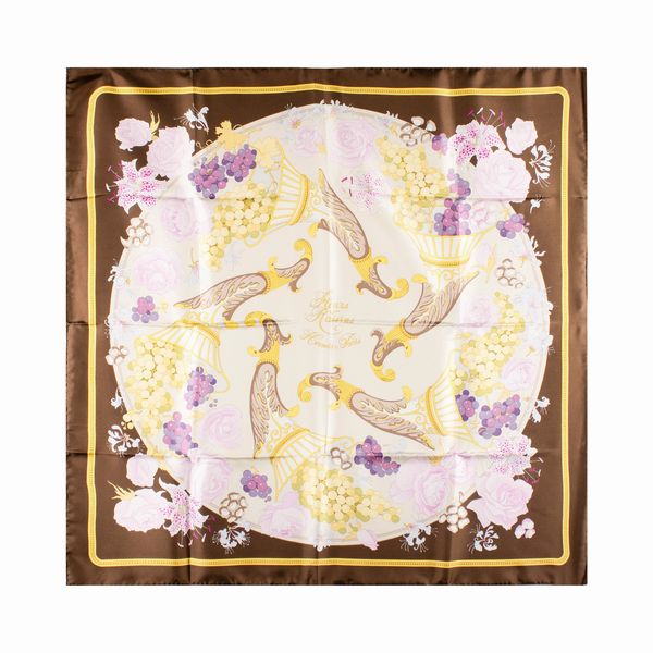 Hermes foulard vintage collezione Fleurs et Raisins  - Asta Bijoux e Fashion Vintage Web Only - Associazione Nazionale - Case d'Asta italiane