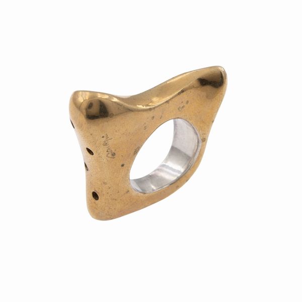 Anello bijou vintage in metallo dorato  - Asta Bijoux e Fashion Vintage Web Only - Associazione Nazionale - Case d'Asta italiane