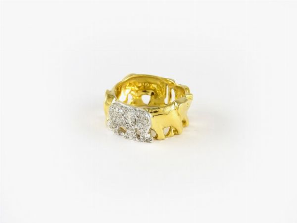 Anello animalier in oro giallo e bianco con diamanti  - Asta Gioielli - II - Associazione Nazionale - Case d'Asta italiane